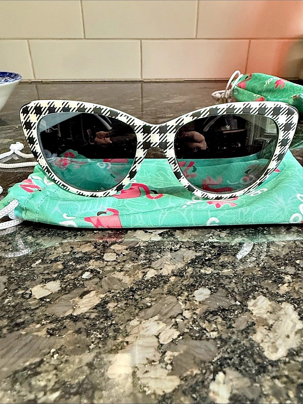goodr Pop G - The Truth About Houndstooth Sunglasses Black & White